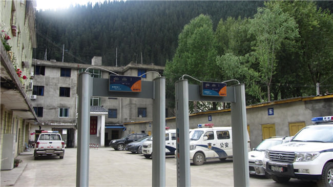 四川省藏族自治区一家公安局采用YZ2011安检门
