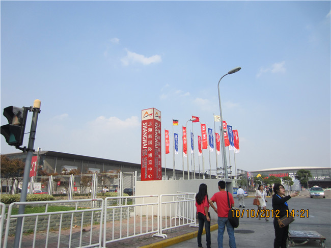上海新国际博览中心选择盖瑞特PD6500I安检门