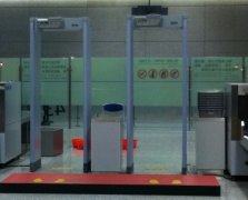 金属探测门是机场安检的好帮手